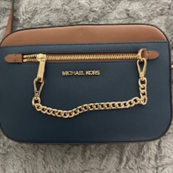 Jet Set Large Zip Chain Crossbody Bag Leather Navy - Picture 2 of 6